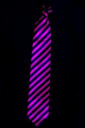 Cravate rose fluo UV  raye