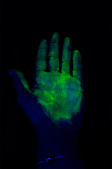 Outil pédagogique simulateur de contamination invisible UV - hygiène des mains
