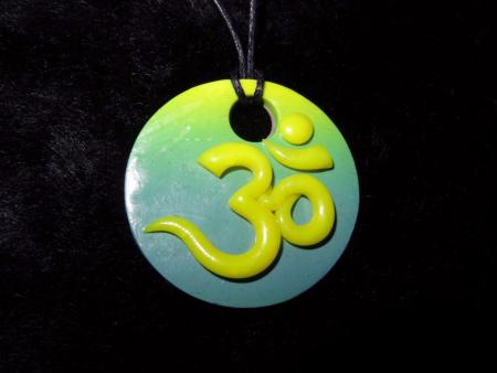 Pendentif ohm jaune fluo en pâte polymère