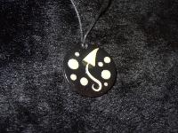 Pendentif psylo et pois phosphorescents en pâte polymère