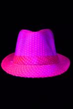 Chapeau rose fluo tissus à strass 