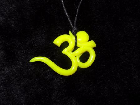 Pendentif ohm jaune en pâte polymère