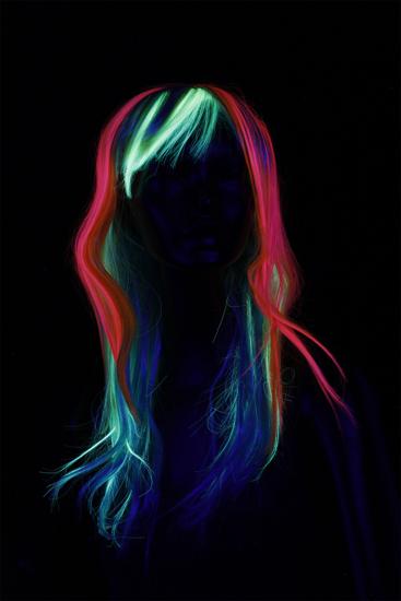Perruque longue multicolore fluo UV