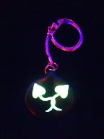 Porte-clé psylos phosphorescents entrelacés en pâte polymère