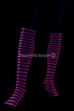 Chaussettes roses fluo longues avec grosses rayures noires 