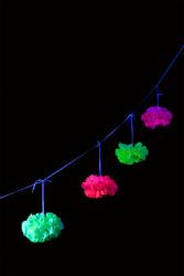 Guirlande fluo pompon multicolore 3 mètres