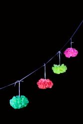 Guirlande fluo pompon multicolore 3 mètres